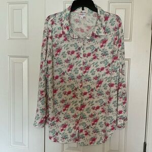 Lularoe NWOT Pretty Floral Medium Valentina Buttoned Blouse